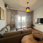 Yellow דירה